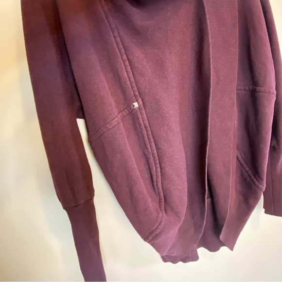 Aritzia Wilfred Diderot Cocoon Cardigan In Burgundy Open Front Top Sweater XS - Picture 9 of 9
